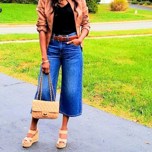 Levi cropped jeans  - Picture 1 of 7